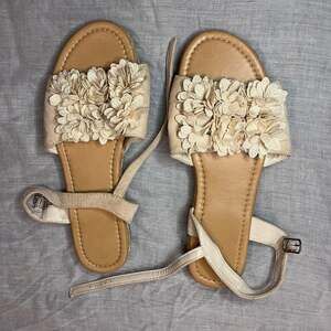 Floral Appliqué Espadrille Sandals – Cream/Nude Boho size 9